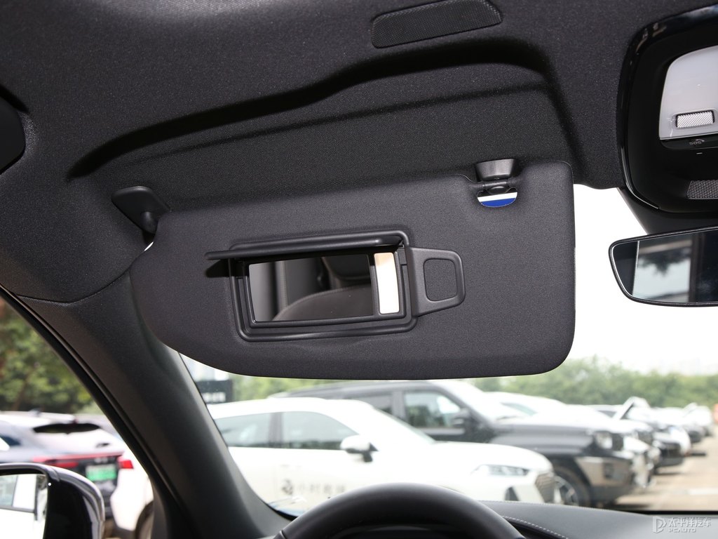 水晶白沃爾沃XC60車廂內(nèi)飾圖片