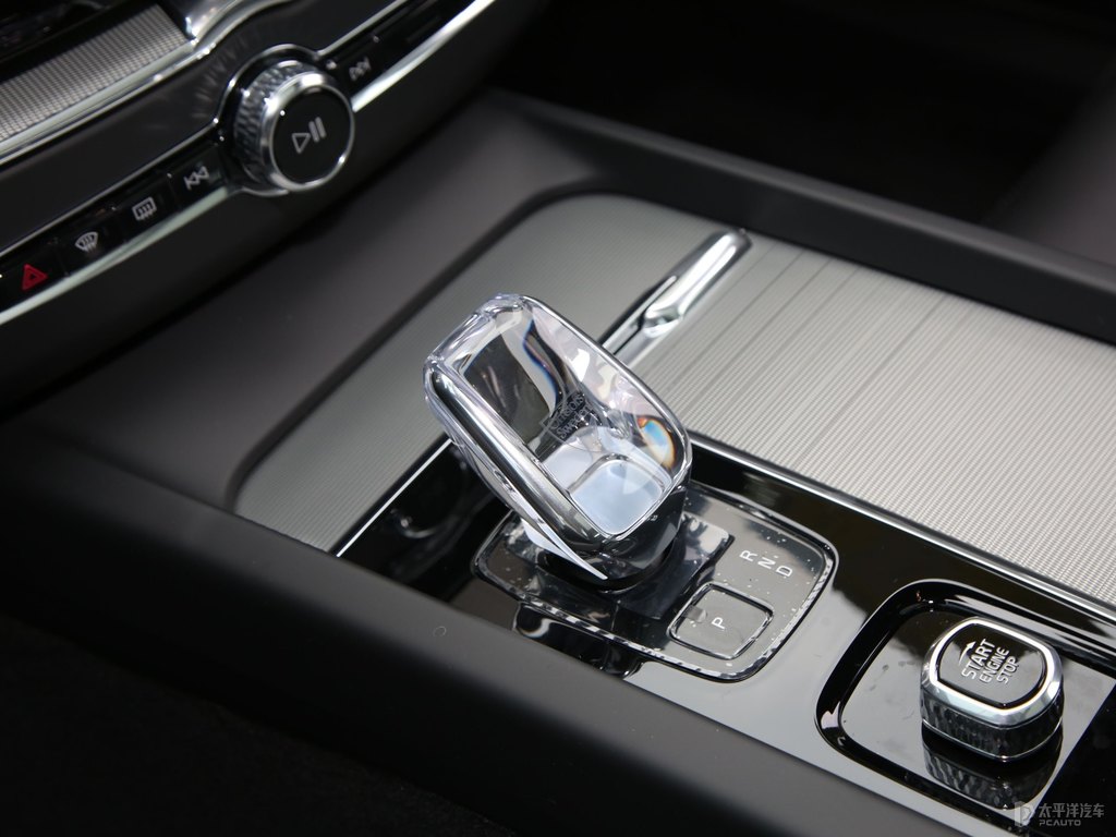 水晶白沃爾沃XC60中控內(nèi)飾圖片