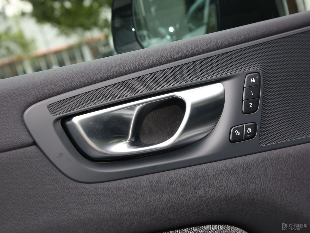 水晶白沃爾沃XC60車廂內(nèi)飾圖片