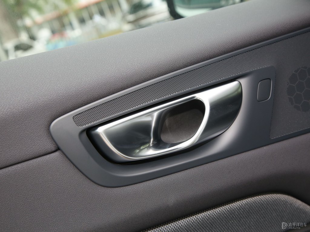 水晶白沃爾沃XC60車廂內(nèi)飾圖片