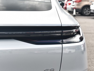 銀河E8 車尾設計