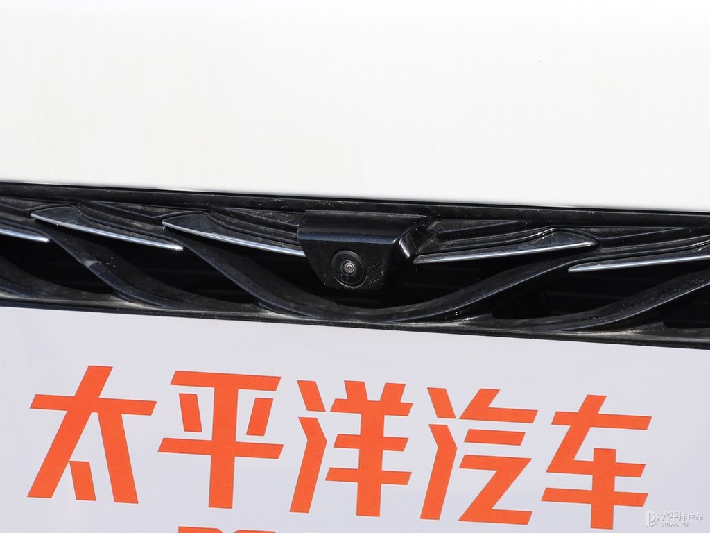 玉白君越車頭外觀圖片