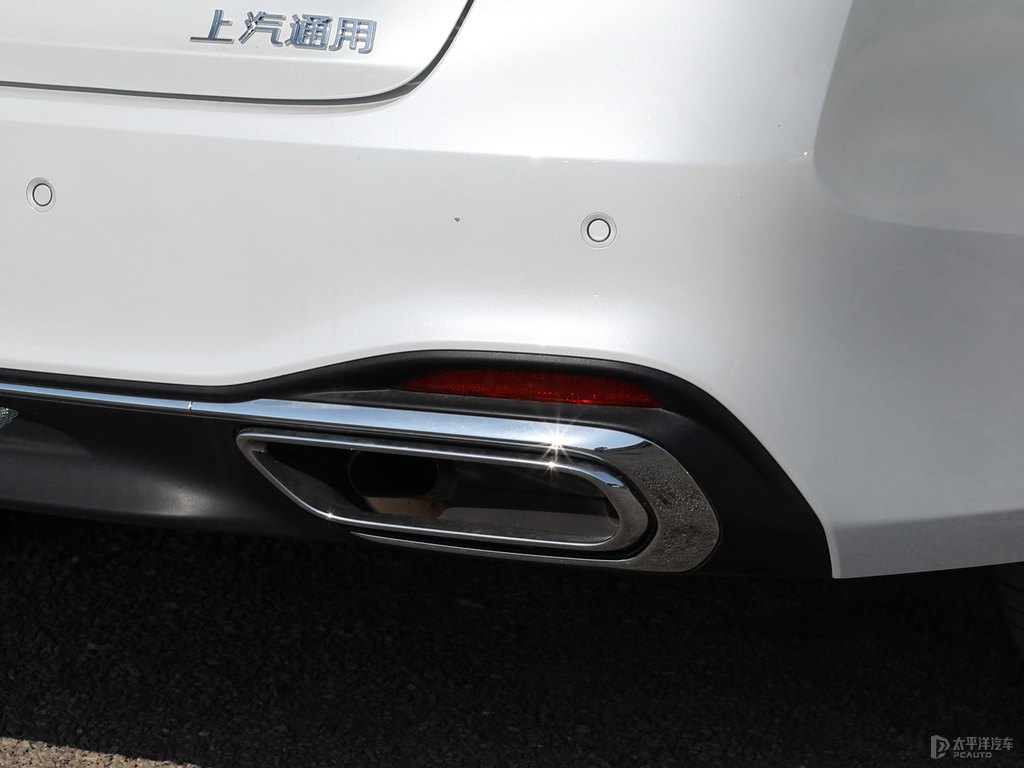 玉白君越車(chē)尾外觀圖片