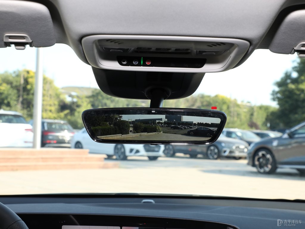 玉白君越車廂內(nèi)飾圖片