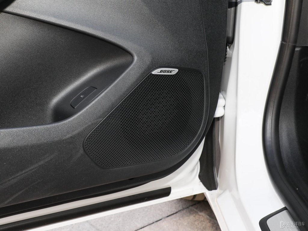 玉白君越車廂內(nèi)飾圖片
