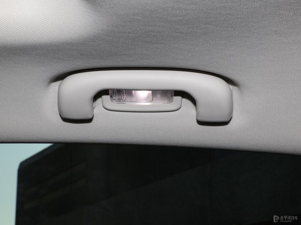 玉白君越車廂內飾圖片