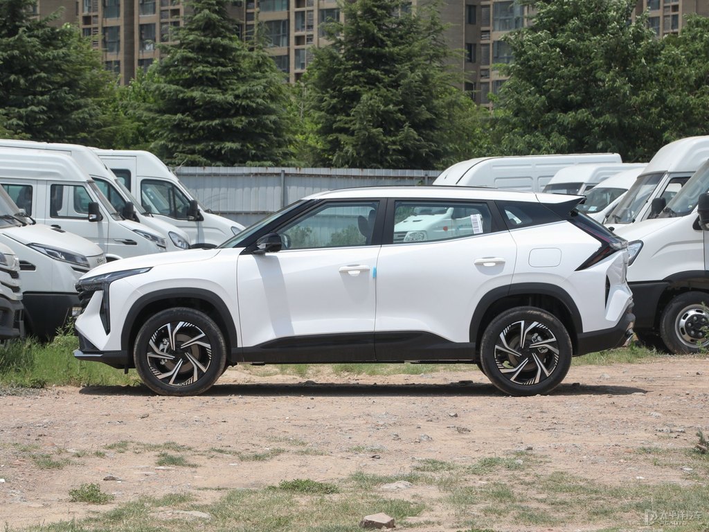 茶卡鹽白博越整車外觀外觀圖片