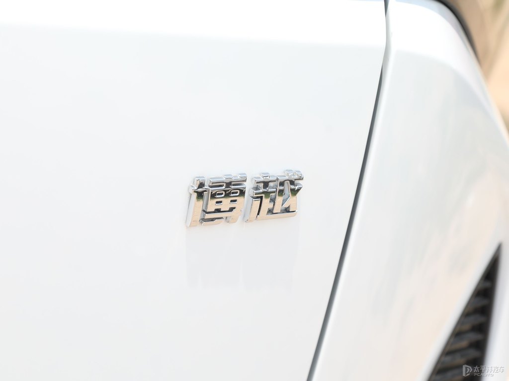 茶卡鹽白博越車尾外觀圖片