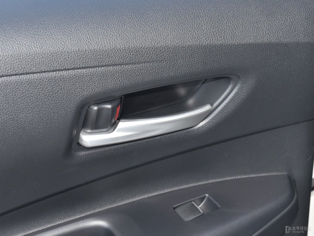 超級(jí)白色卡羅拉車廂內(nèi)飾圖片
