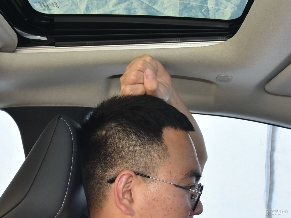 超級白色卡羅拉駕乘空間空間圖片