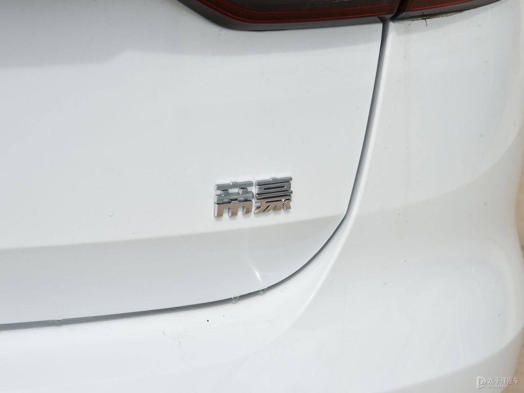 水墨白新帝豪車尾外觀圖片
