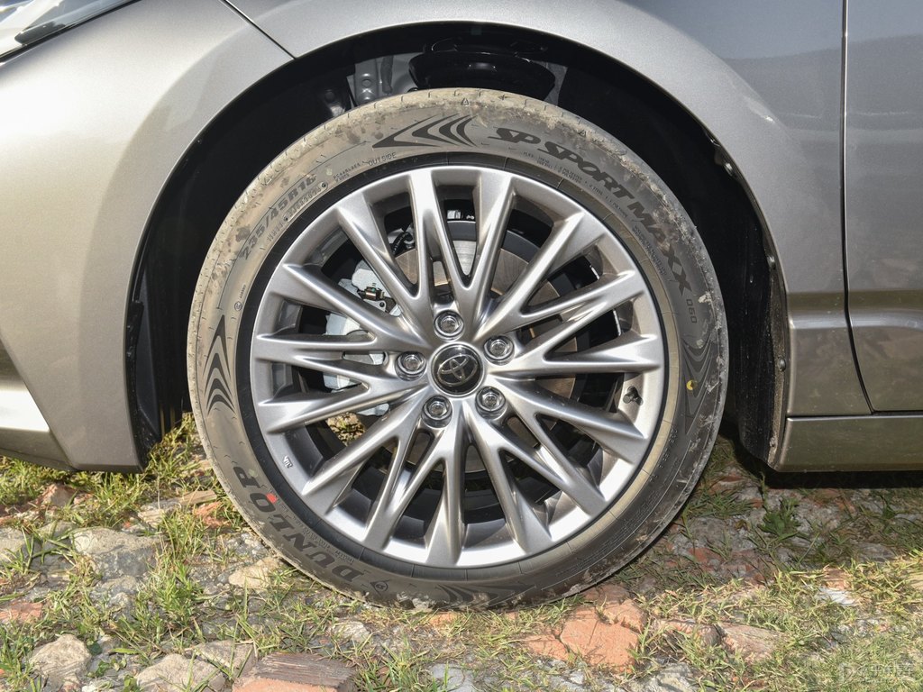 金屬灰亞洲龍車身外觀圖片