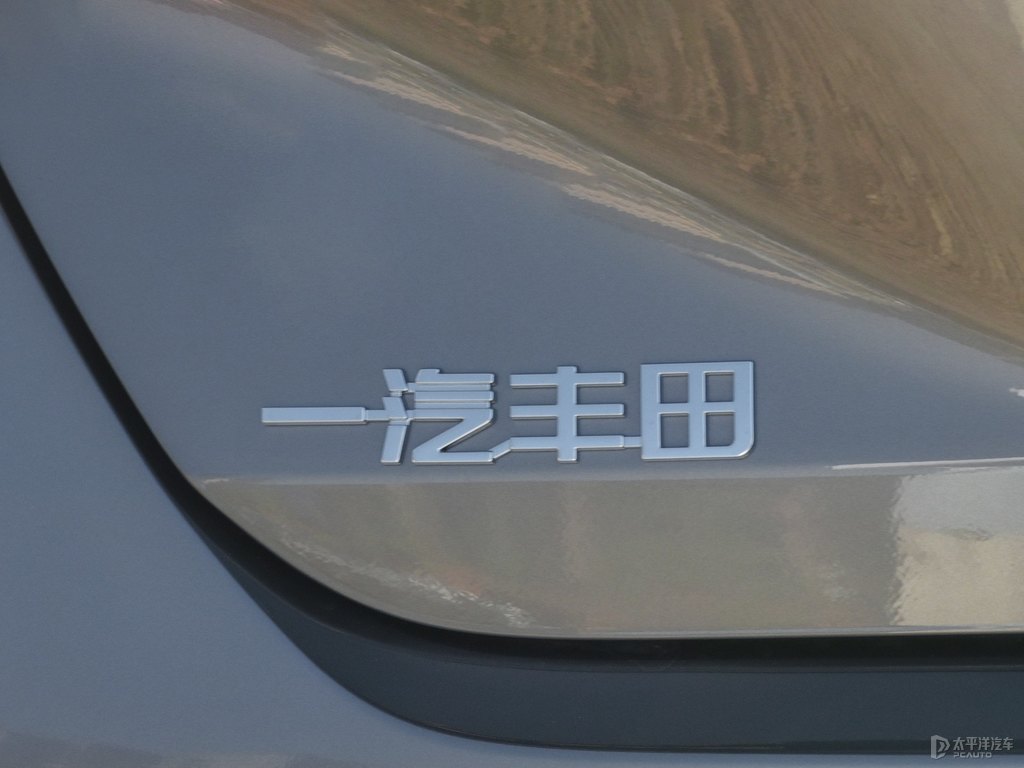 金屬灰亞洲龍車尾外觀圖片