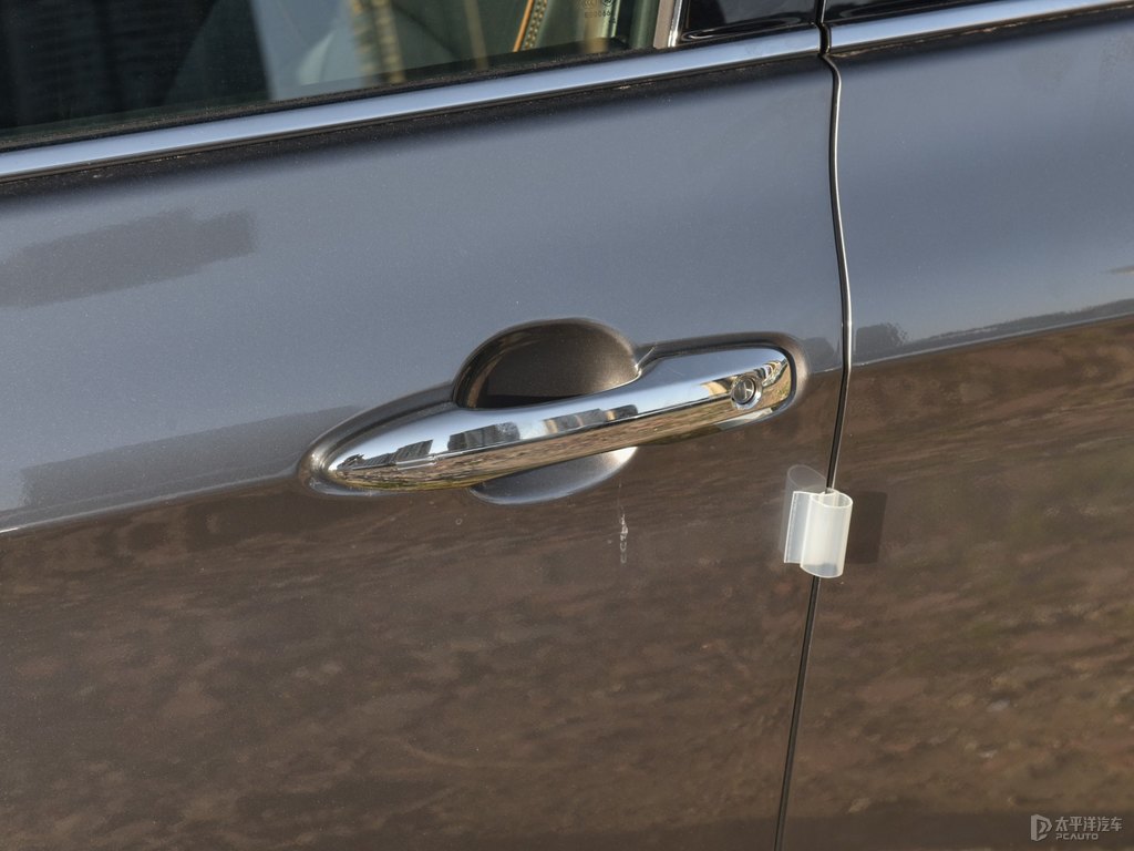 金屬灰亞洲龍車身外觀圖片