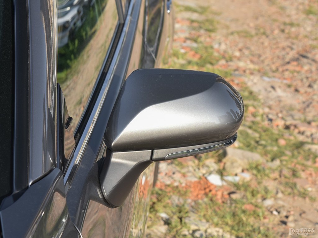 金屬灰亞洲龍車身外觀圖片