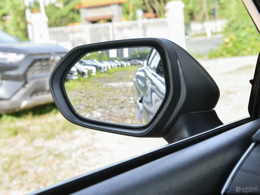 金屬灰亞洲龍車身外觀圖片