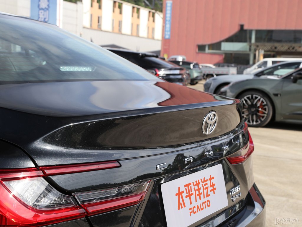 墨晶黑凱美瑞車尾外觀圖片