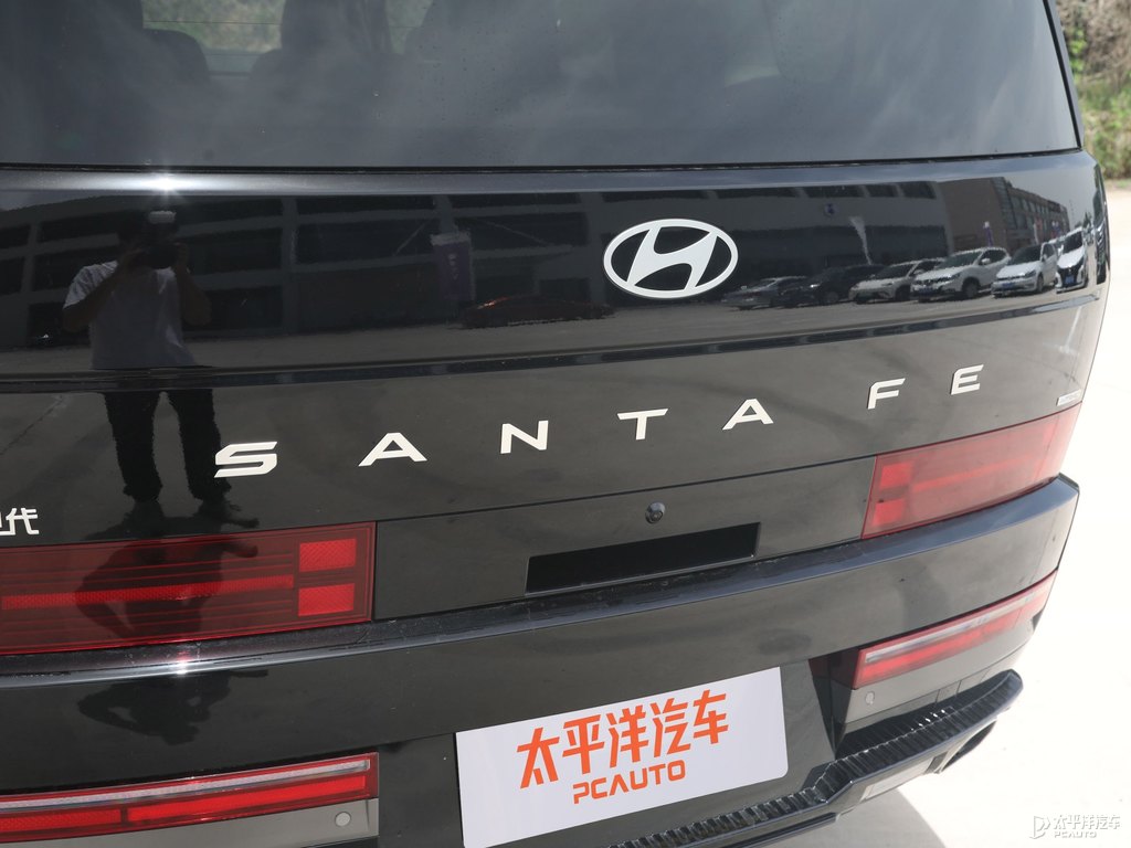 曙月黑勝達(dá)車尾外觀圖片