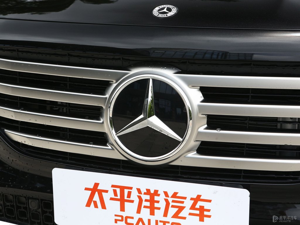 曜巖黑奔馳GLB車頭外觀圖片