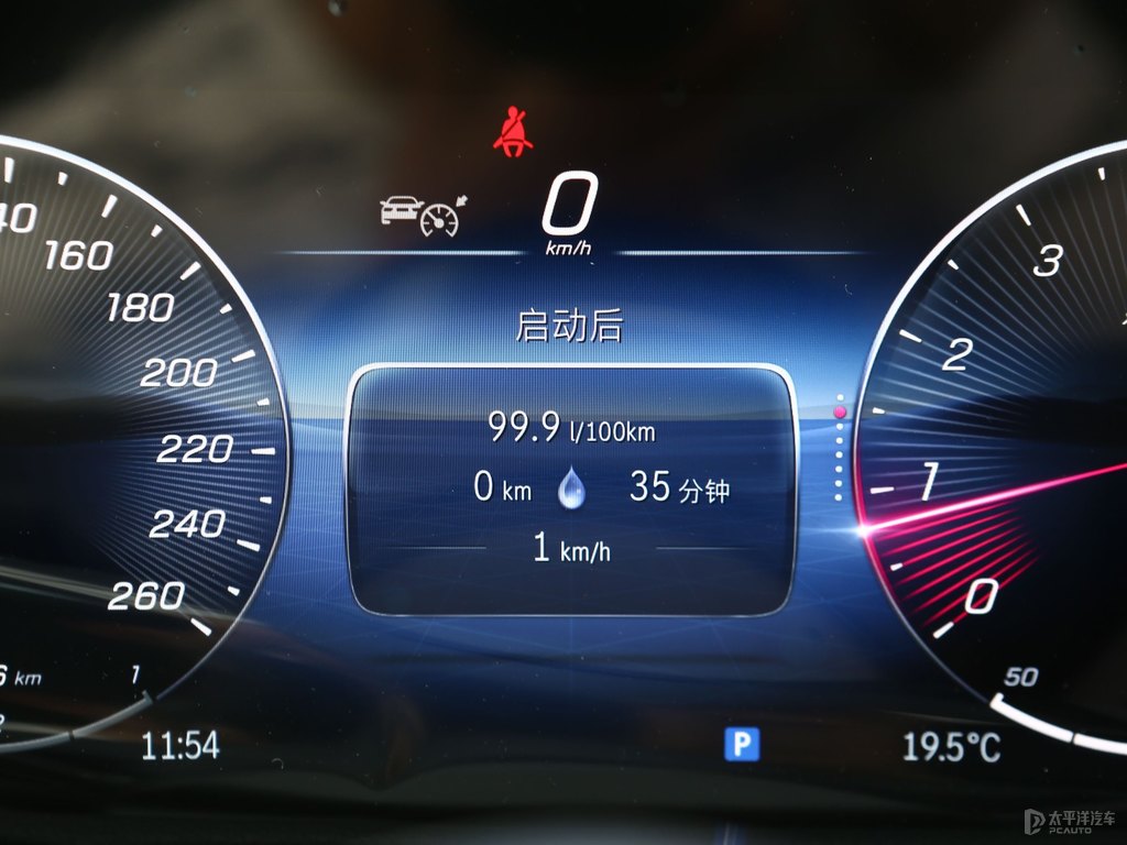 曜巖黑奔馳GLB中控內(nèi)飾圖片