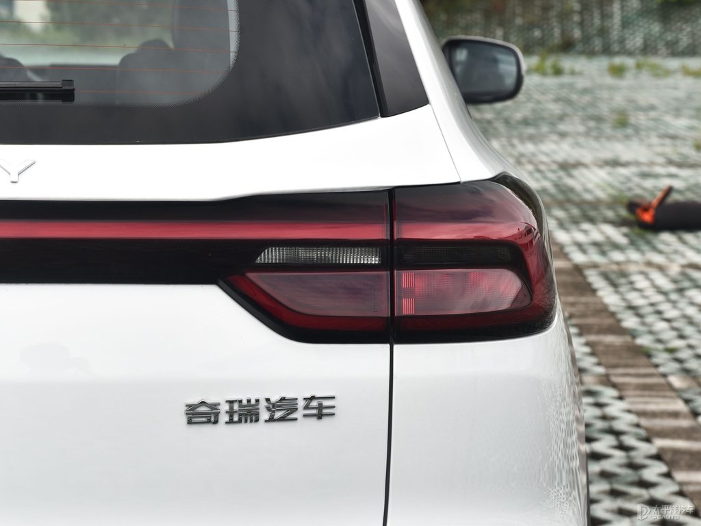 珍珠白瑞虎8車尾外觀圖片