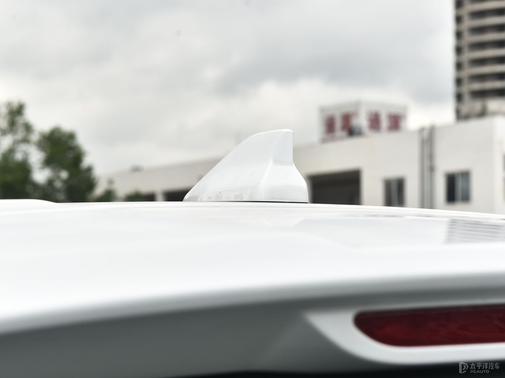 珍珠白瑞虎8車身外觀圖片