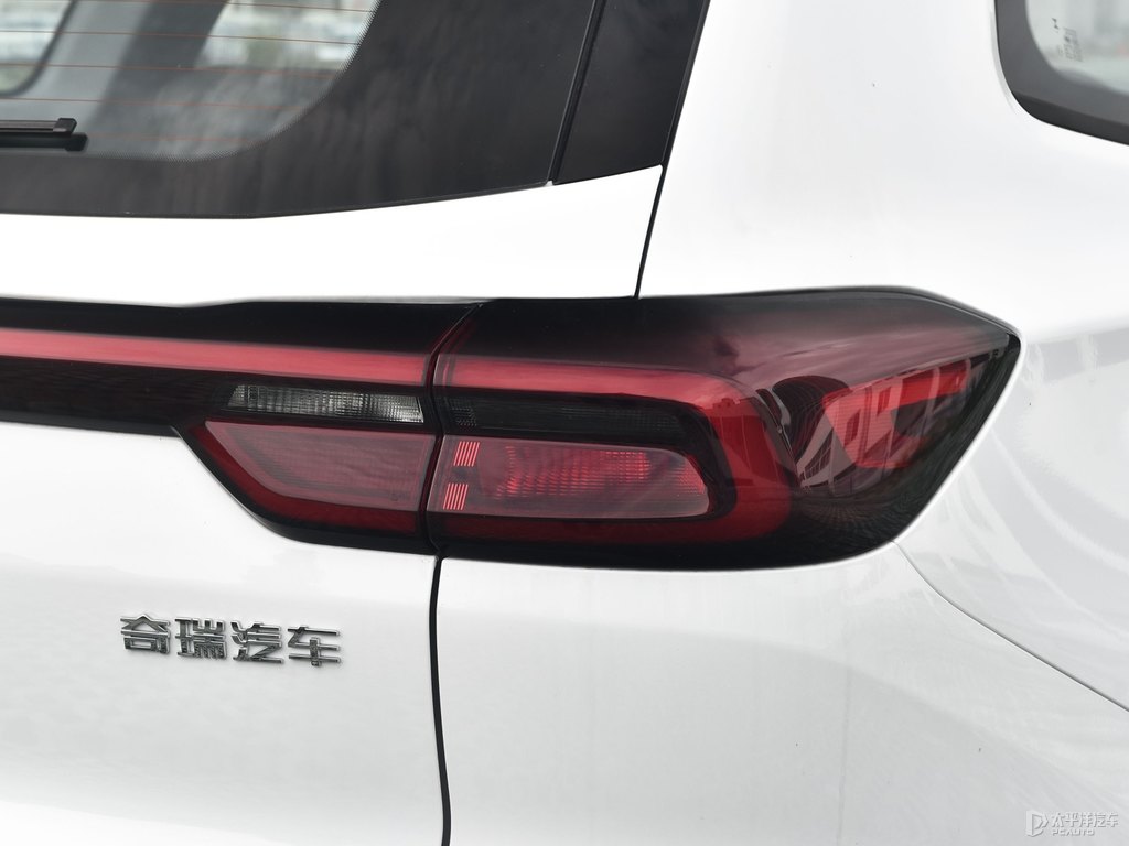 珍珠白瑞虎8車尾外觀圖片