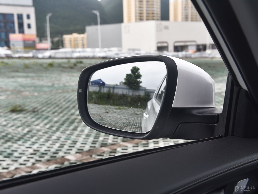 珍珠白瑞虎8車身外觀圖片