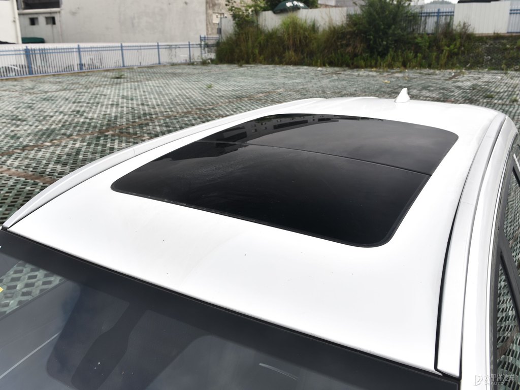 珍珠白瑞虎8車身外觀圖片
