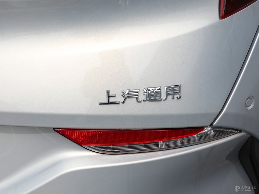 極光銀微藍6車尾外觀圖片
