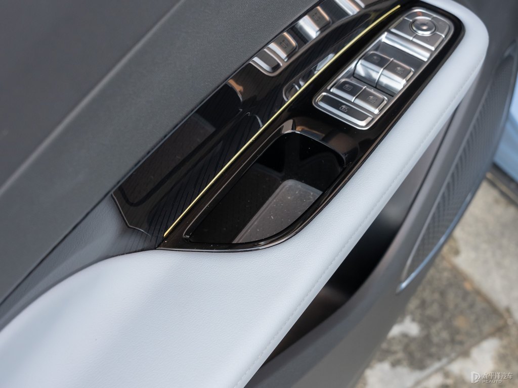 ɫ+{(ln)tHS3 PHEV(ch)ggDƬ