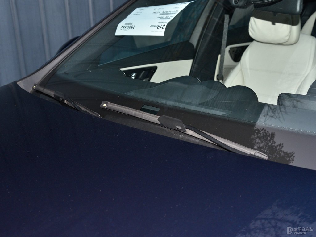 松石綠色奔馳C級車身外觀圖片