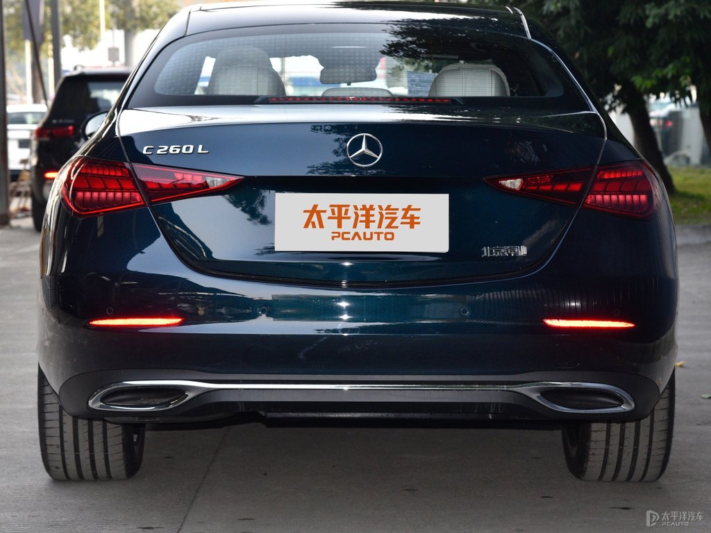 松石綠色奔馳C級(jí)車尾外觀圖片