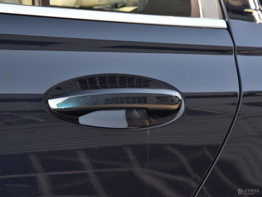 松石綠色奔馳C級(jí)車身外觀圖片