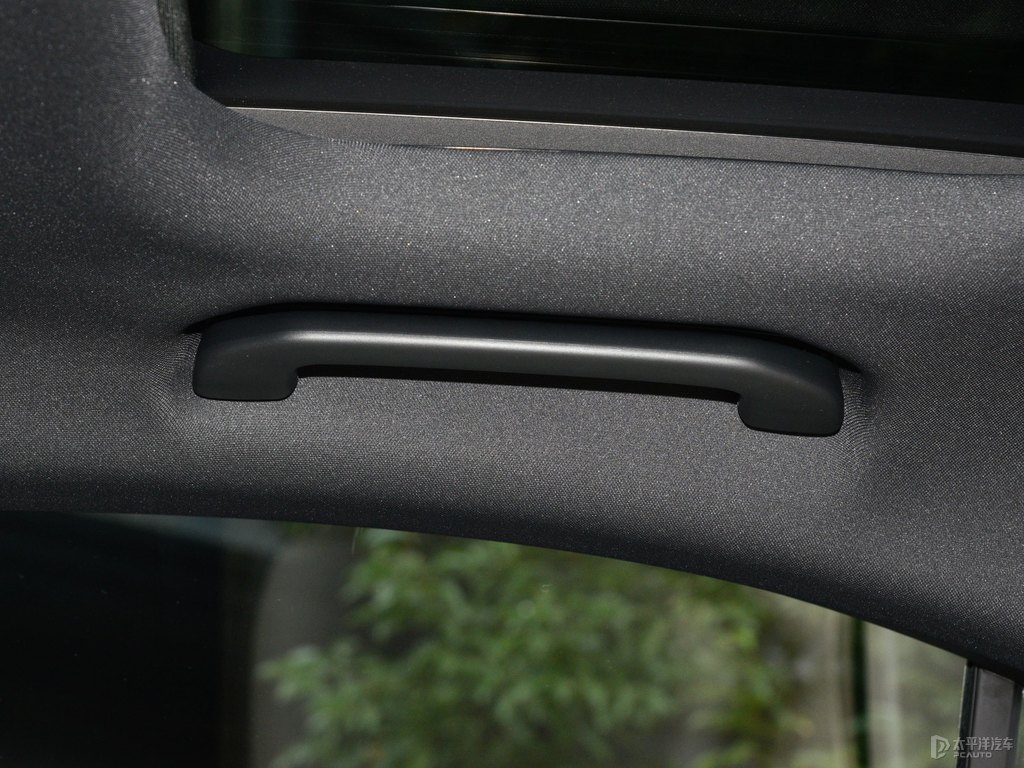 松石綠色奔馳C級車廂內(nèi)飾圖片