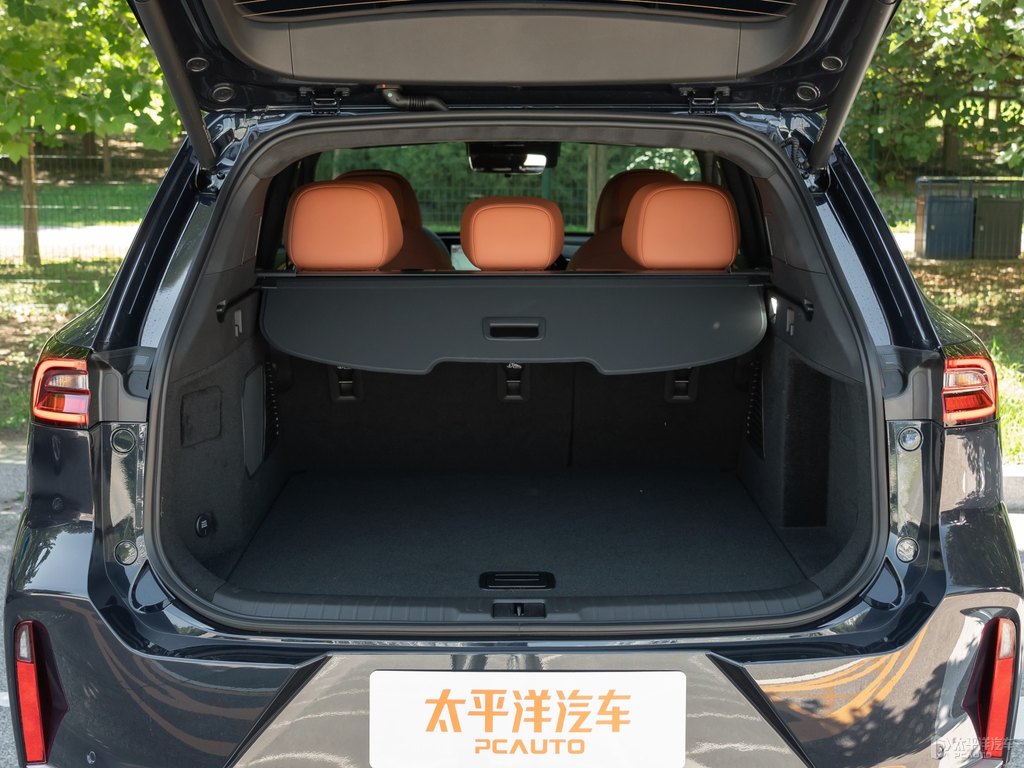 蒼穹藍(lán)星途凌云后備廂空間圖片