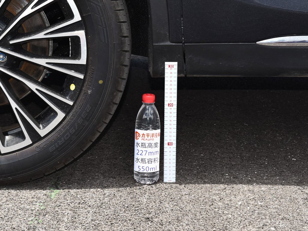 隕石灰星途凌云車身外觀圖片
