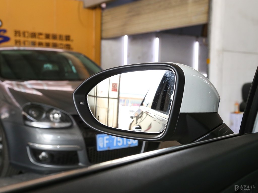 極地白高爾夫車身外觀圖片