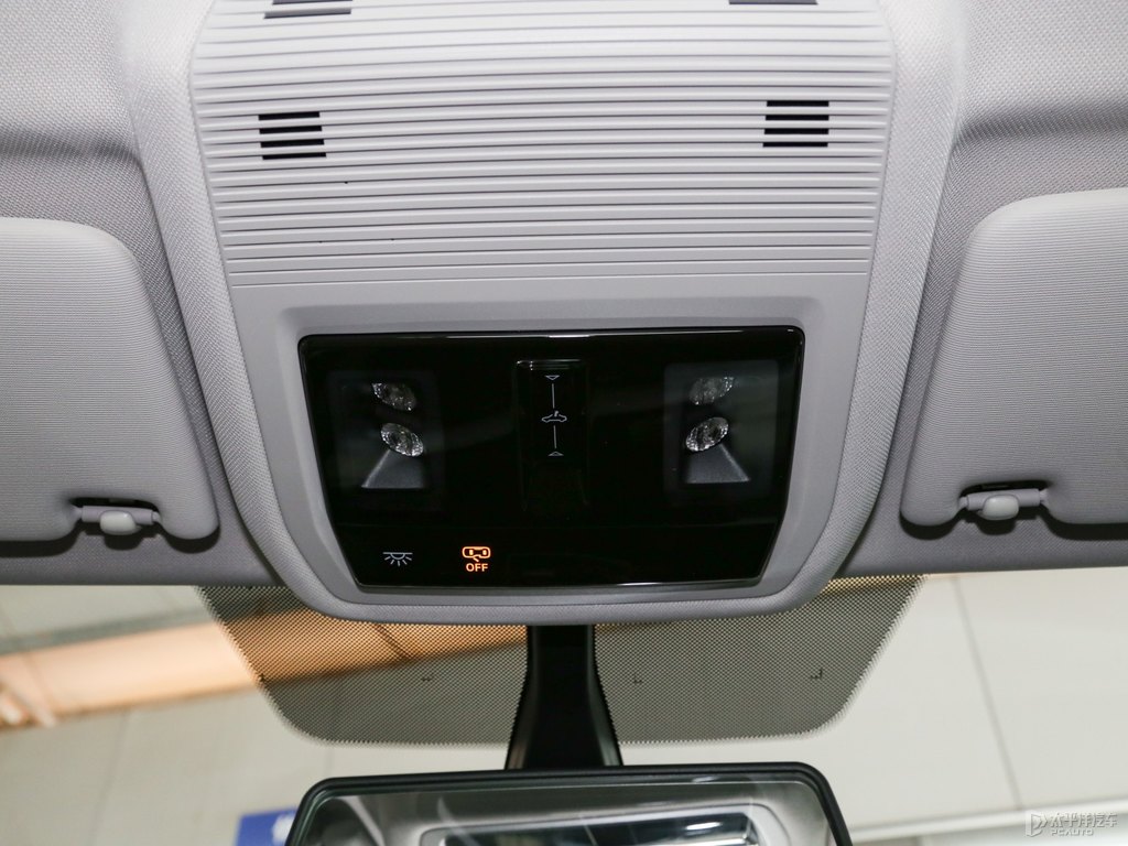 極地白高爾夫車廂內(nèi)飾圖片