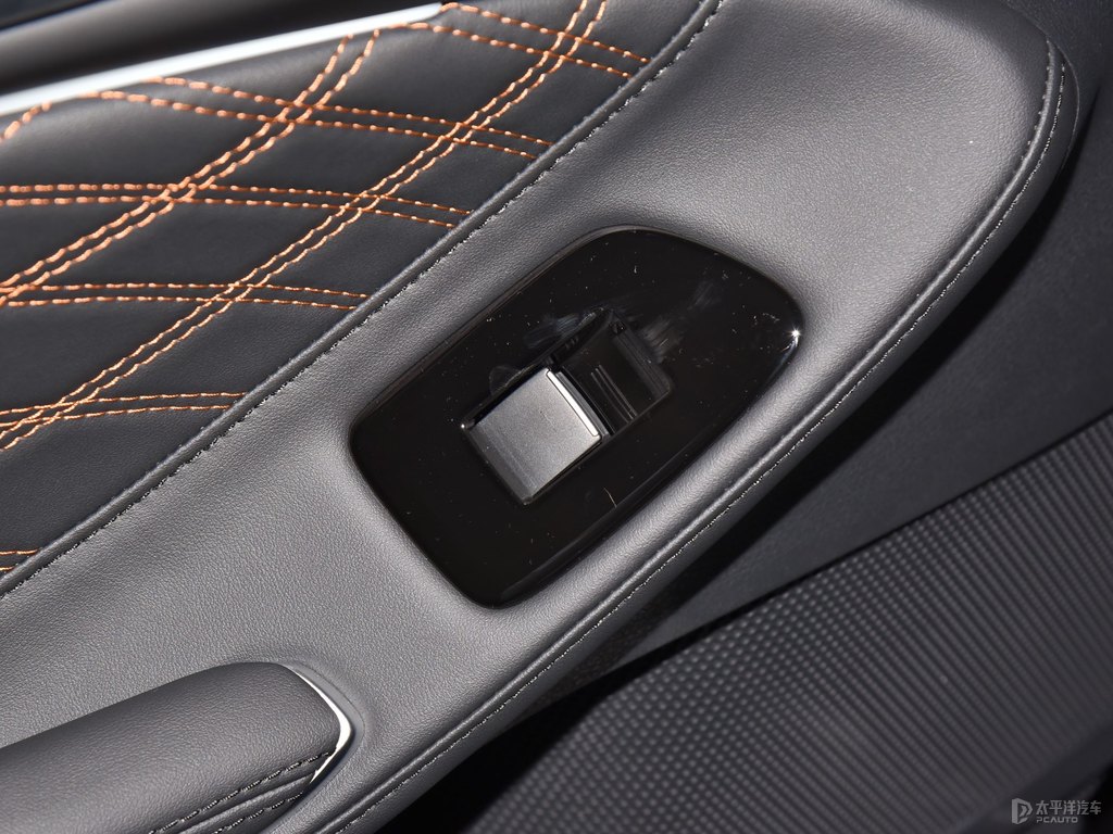 墨淵黑亞洲龍車廂內(nèi)飾圖片