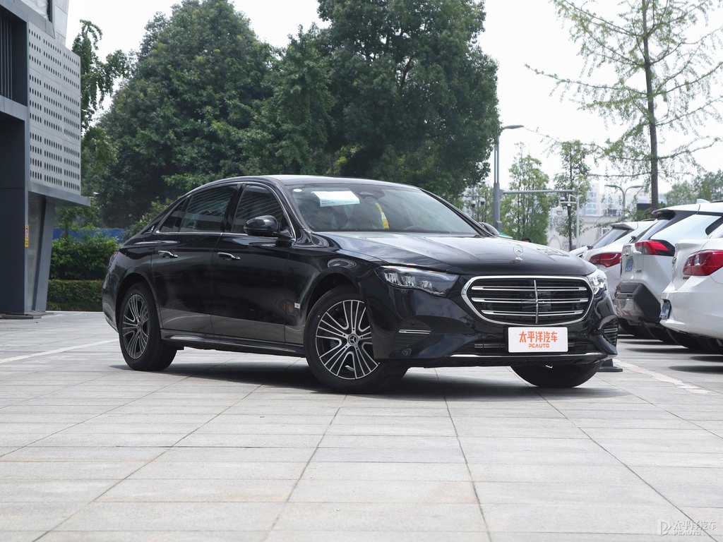 曜巖黑奔馳E級(jí)整車(chē)外觀外觀圖片