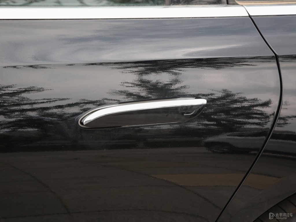 曜巖黑奔馳E級(jí)車身外觀圖片