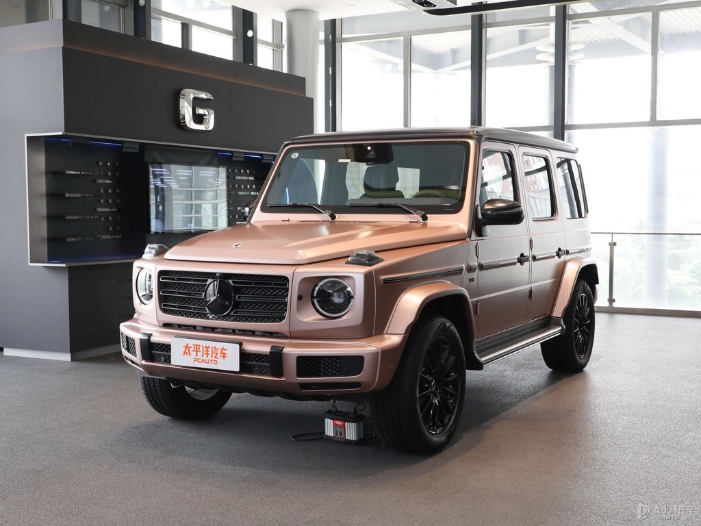 啞光黑+啞光暮云粉奔馳G級(jí)整車外觀外觀圖片