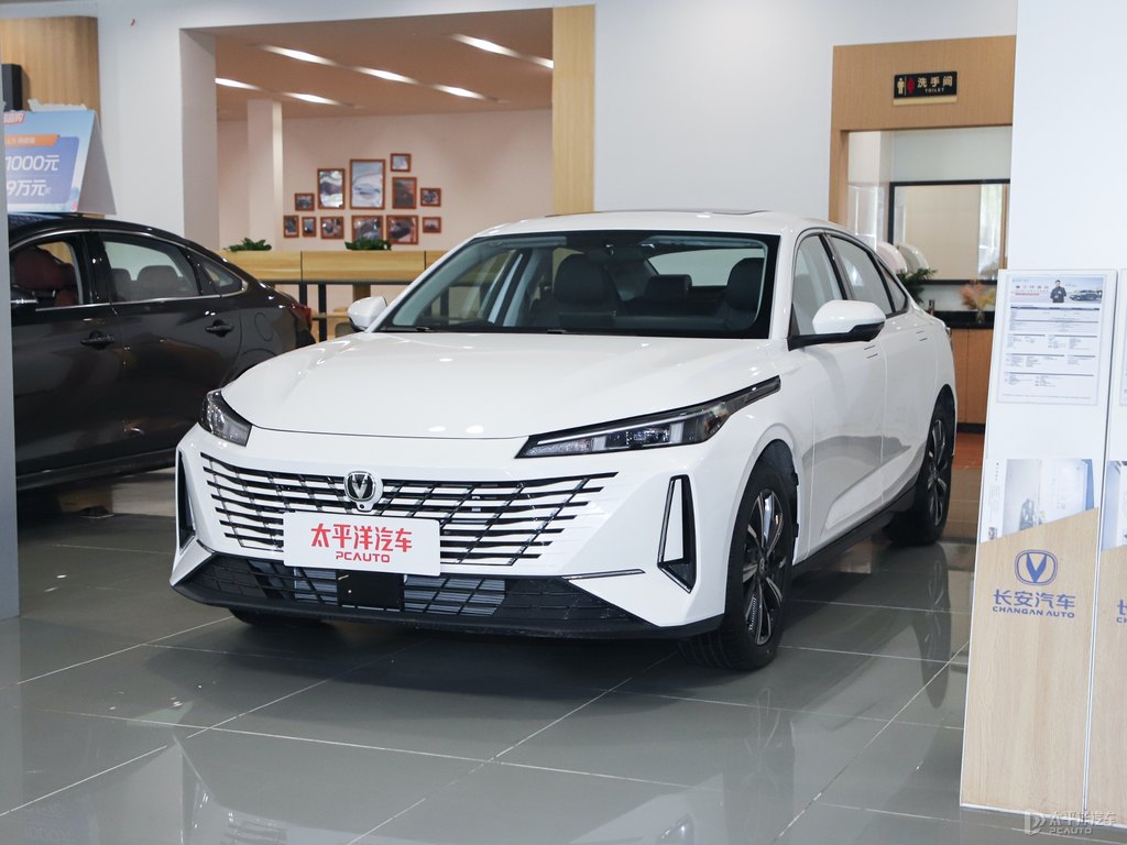 閃光冰晶白逸動PLUS整車外觀外觀圖片