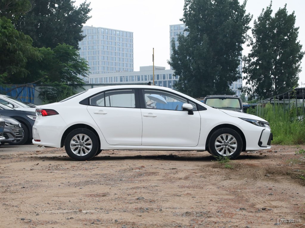 超級白色卡羅拉整車外觀外觀圖片