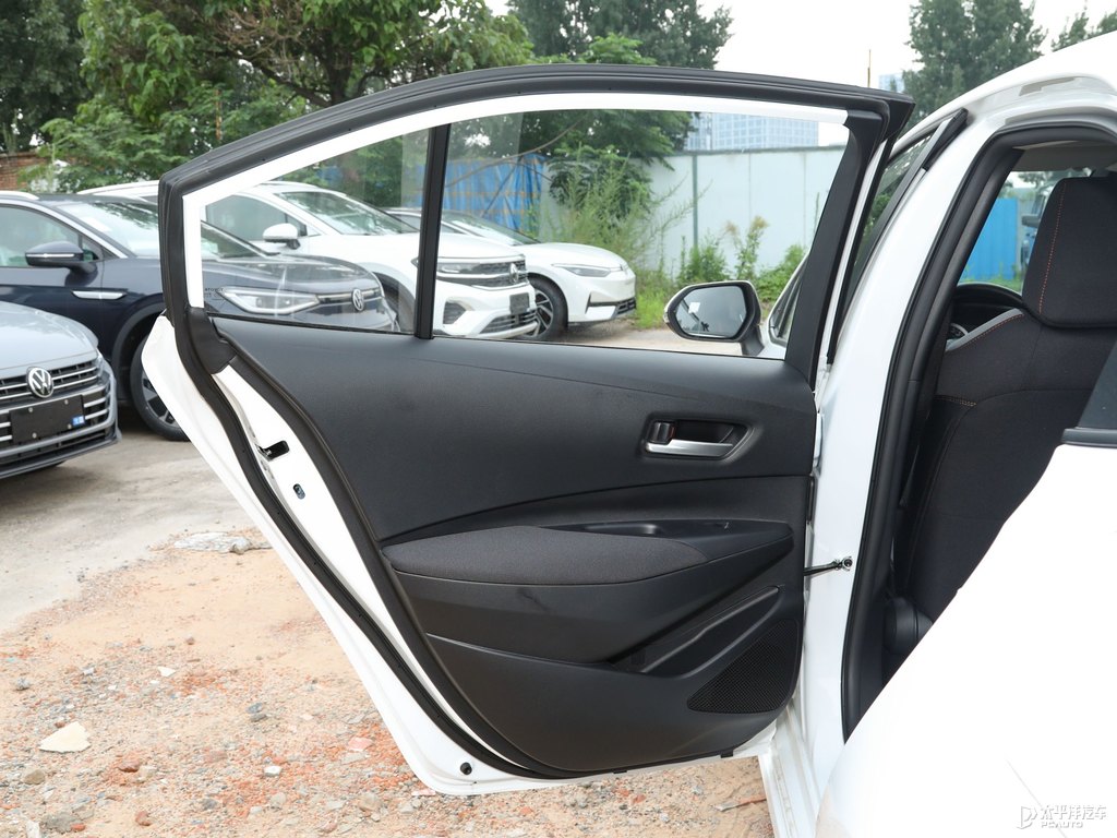 超級白色卡羅拉車廂內(nèi)飾圖片