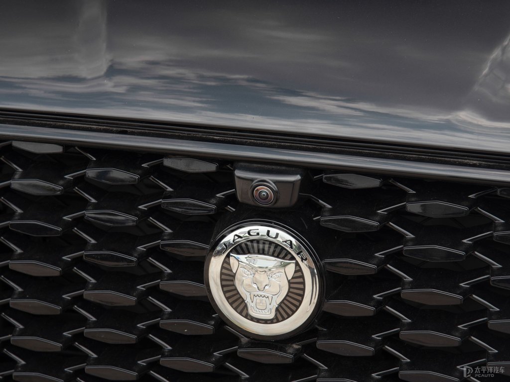 ʥڽݱF-PACE܇^^DƬ