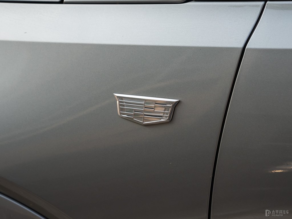 曼哈頓灰凱迪拉克XT5車身外觀圖片