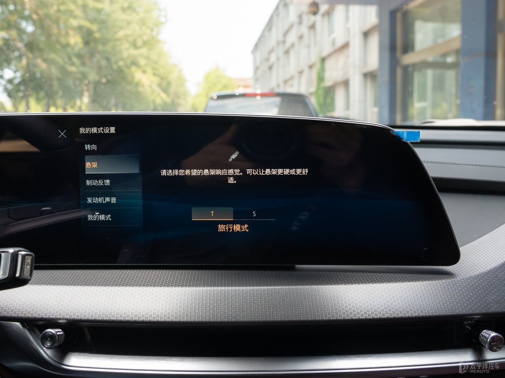 曼哈頓灰凱迪拉克XT5中控內(nèi)飾圖片