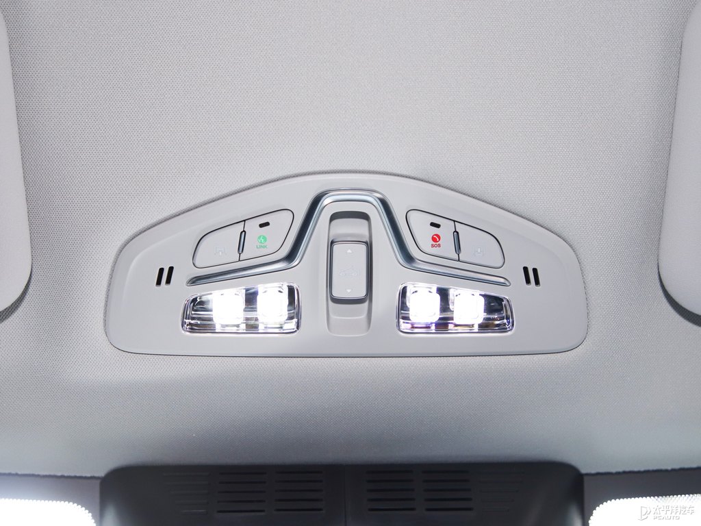 一份紫傳祺GS3車廂內(nèi)飾圖片